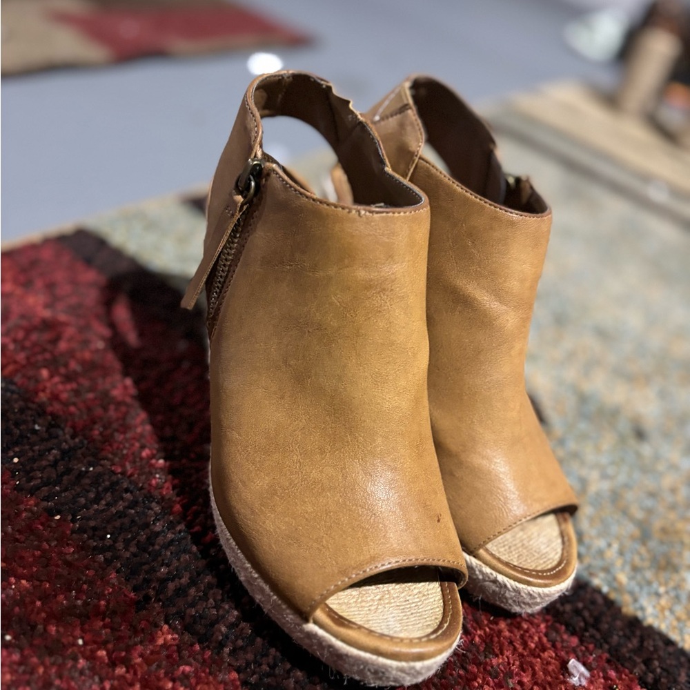 Brown Peep-Toe Leather Sandals